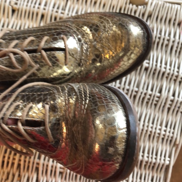 Lucky Brand Gold Brogue style shoes - size 8.5 - Picture 5 of 5